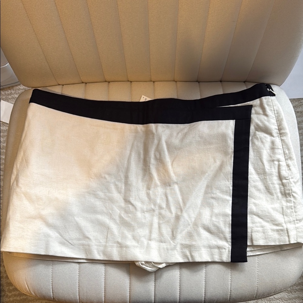 Stylish Black and White Skort